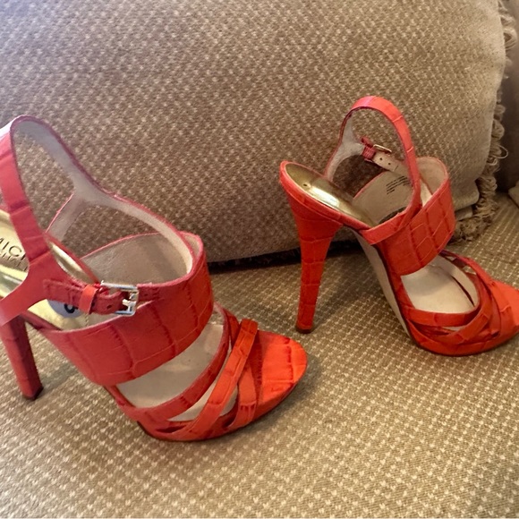 Michael Kors Size 8.5 M - Picture 2 of 4